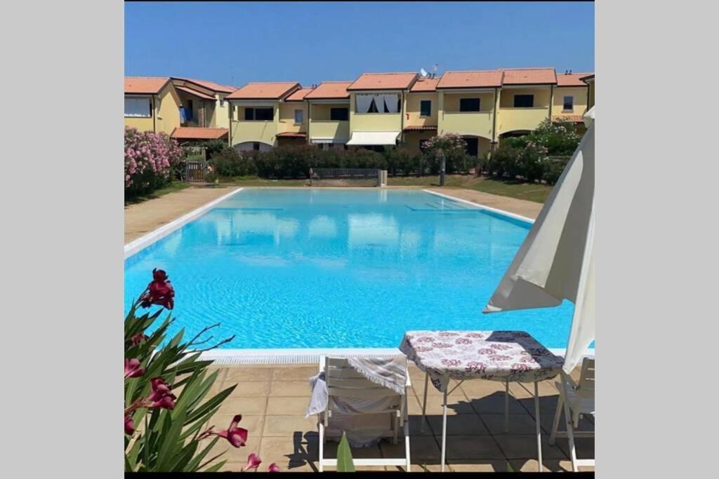 Residence Baia Delle Mimose Badesi Buitenkant foto
