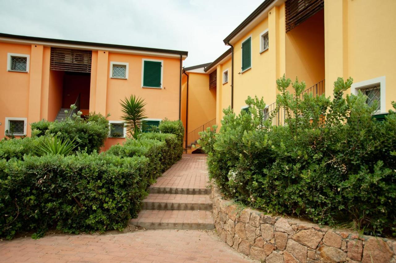 Residence Baia Delle Mimose Badesi Buitenkant foto